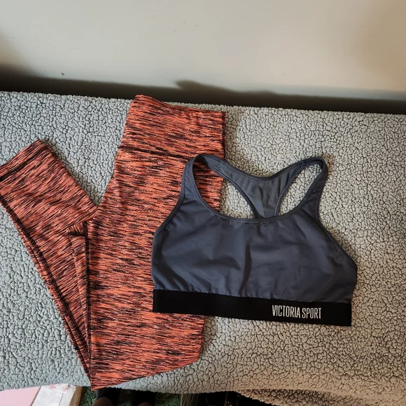 Victoria Sport Sports Bra With A Bonus Pair Of Leggings - Picture 1 of 5